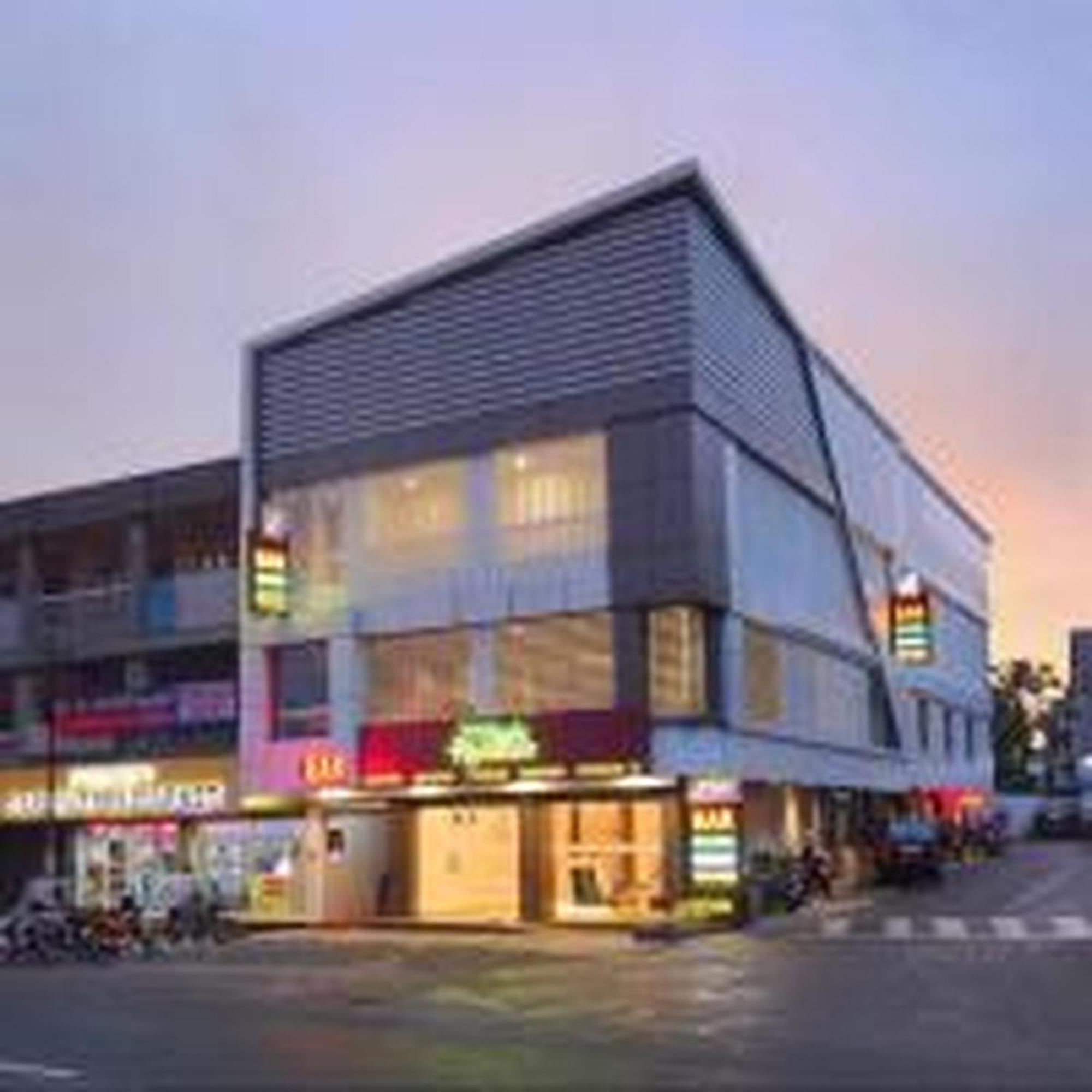 Park Residency Koothattukulam Kuttāttukulam エクステリア 写真